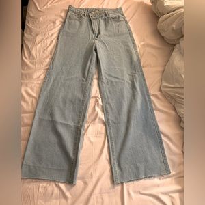 Medium-Light wash Crossover High-waist Baggy Cut Jean